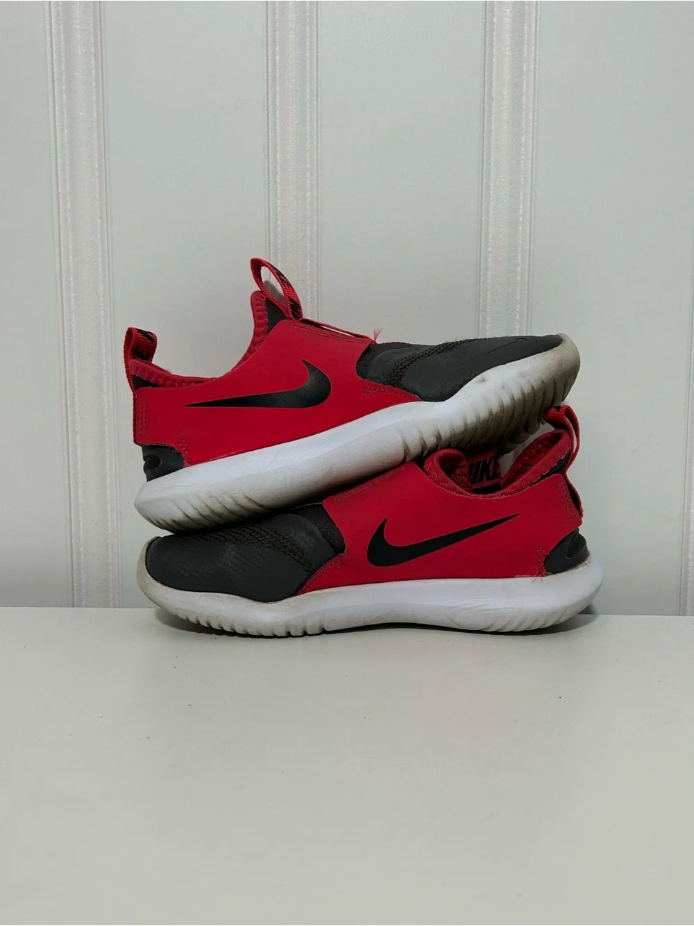 Nike flex runner Kids Red and Black Slip-On Athletic Shoes